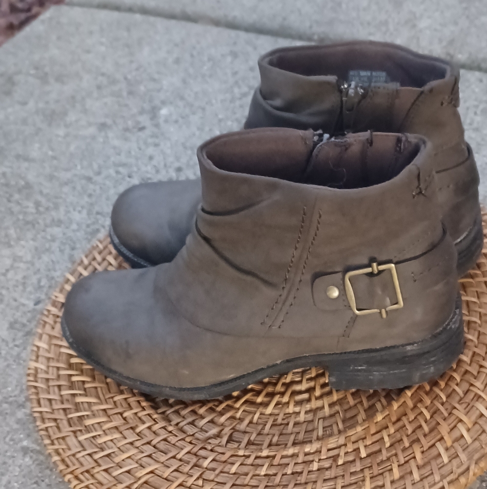 Earth organic ankle boots
